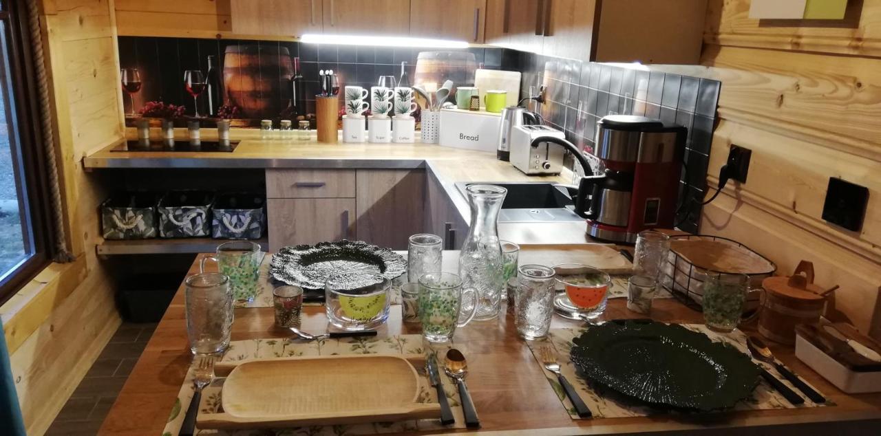 Woodorf Drewnem Uslane - Domki Z Bala Nad Rzeka Slupia Wsrod Pol I Lasow Z Chata Grillowa, Ogniskiem I Placami Zabaw Dla Dzieci Устка Екстер'єр фото