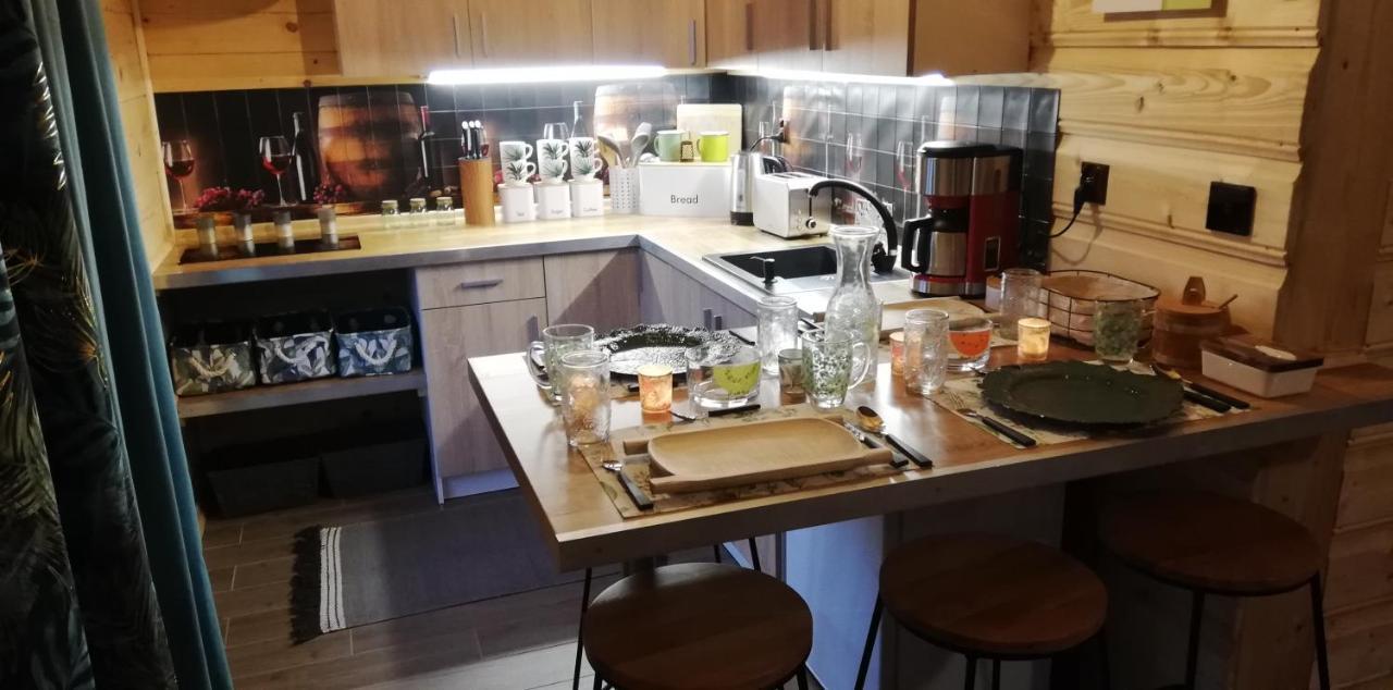 Woodorf Drewnem Uslane - Domki Z Bala Nad Rzeka Slupia Wsrod Pol I Lasow Z Chata Grillowa, Ogniskiem I Placami Zabaw Dla Dzieci Устка Екстер'єр фото